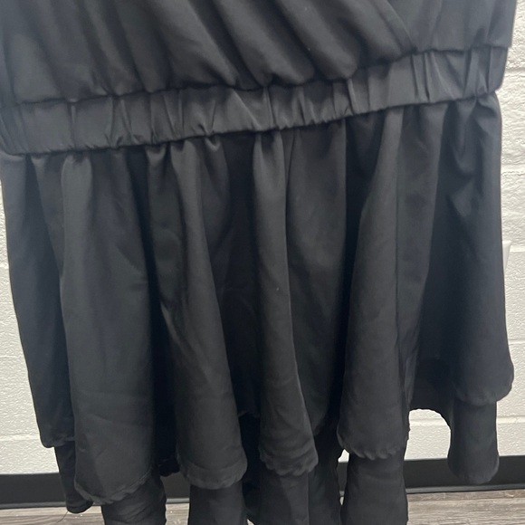 Elegant Black Sleeveless Dress - Picture 2 of 2